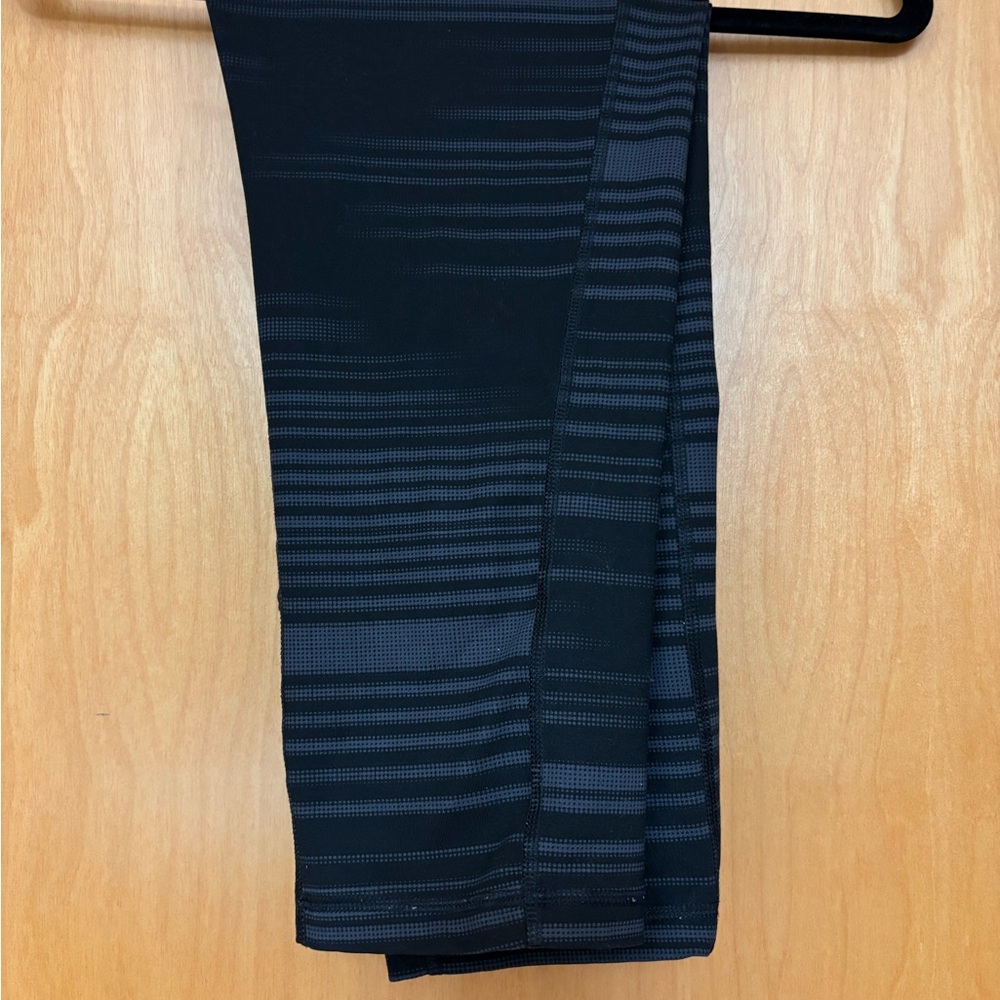 Old Navy Black & Dark Gray Striped Active Leggings